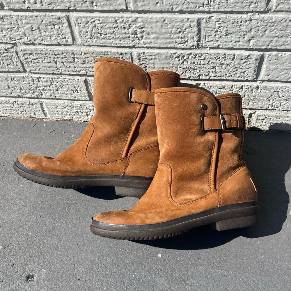 UGG Oren Chestnut Boots Lined Leather and Suede Brown Neutral Staple Women’s 8
